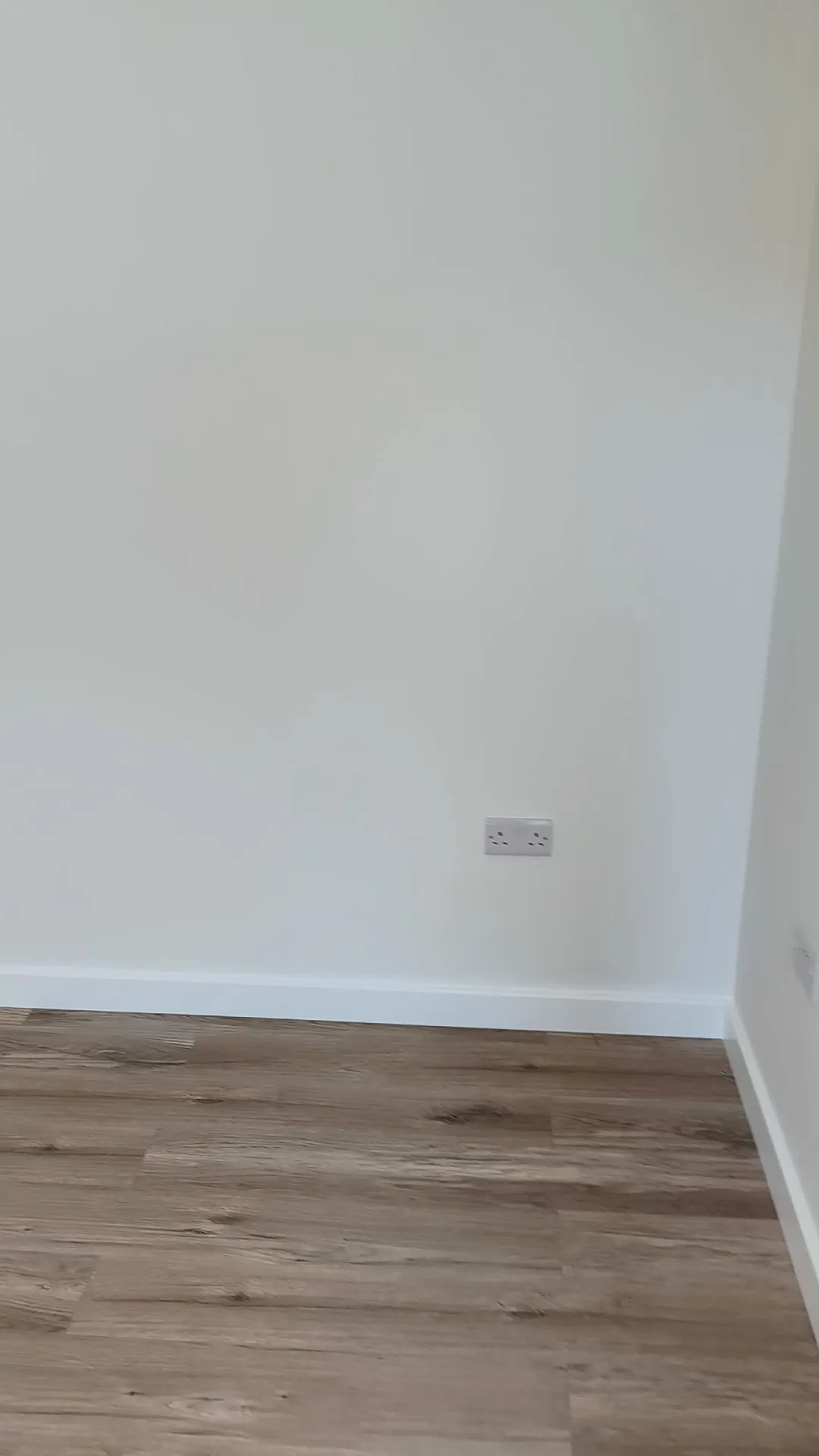 Finished flooring, skirting and wall decoration inside the garden room