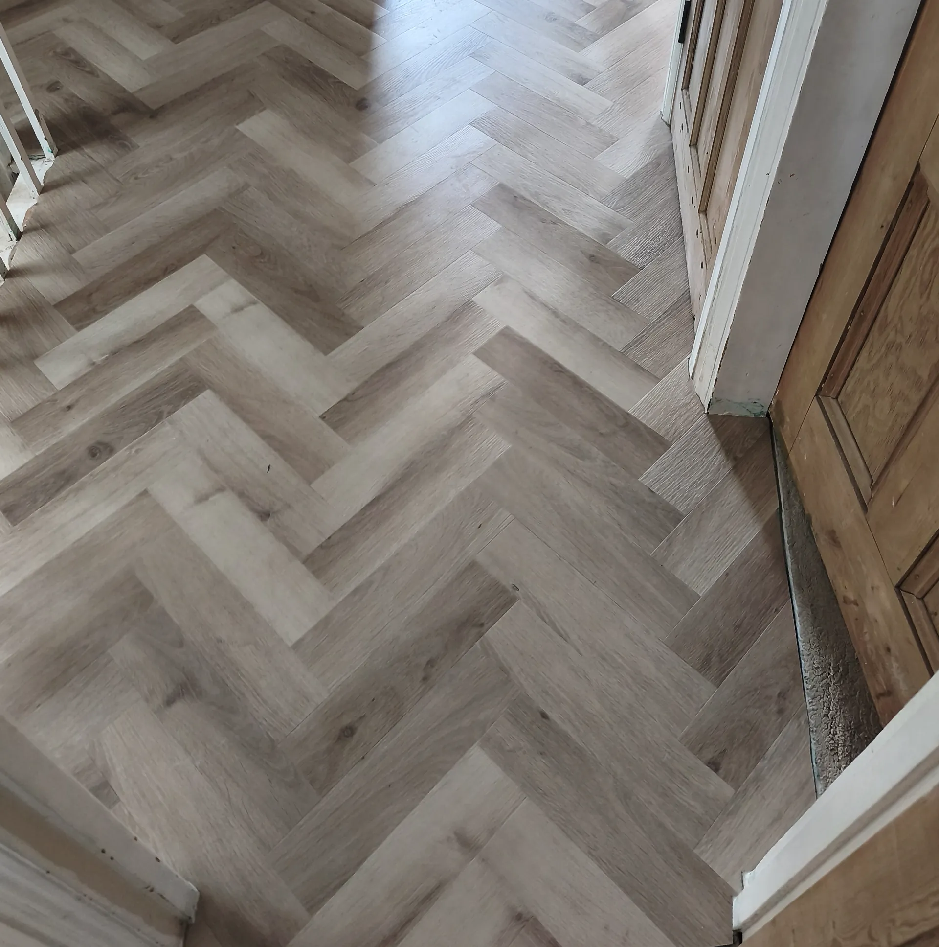 Herringbone floor at internal junctions