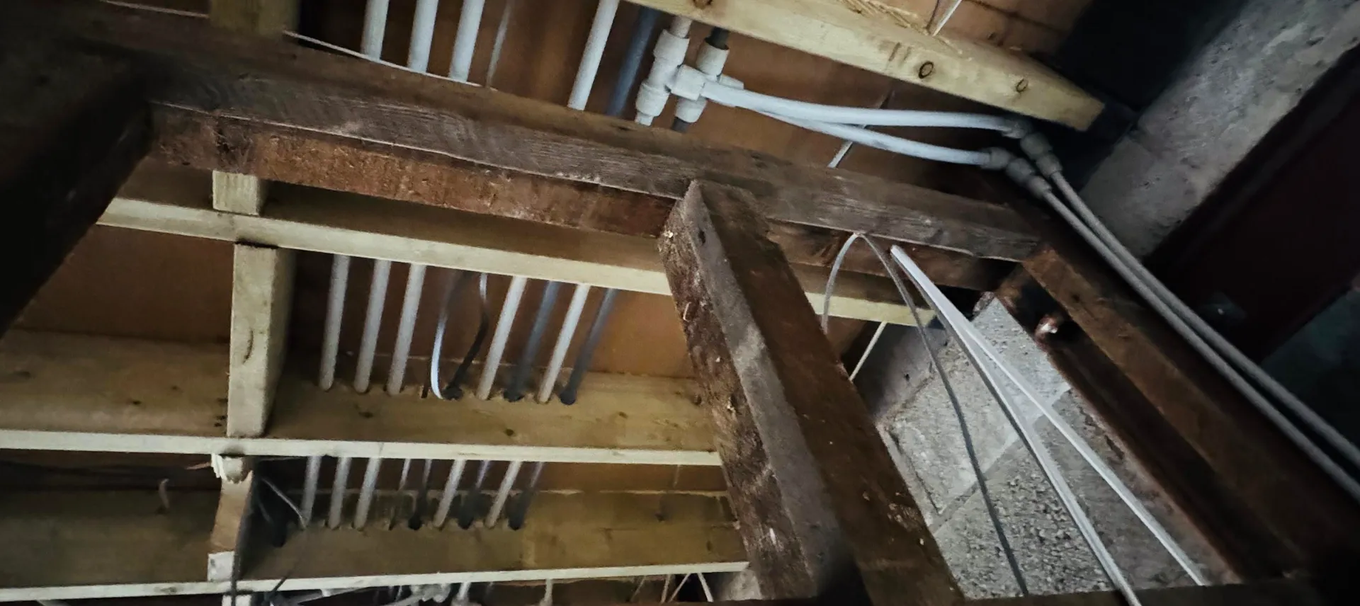 Coordinated pipework below floor structure