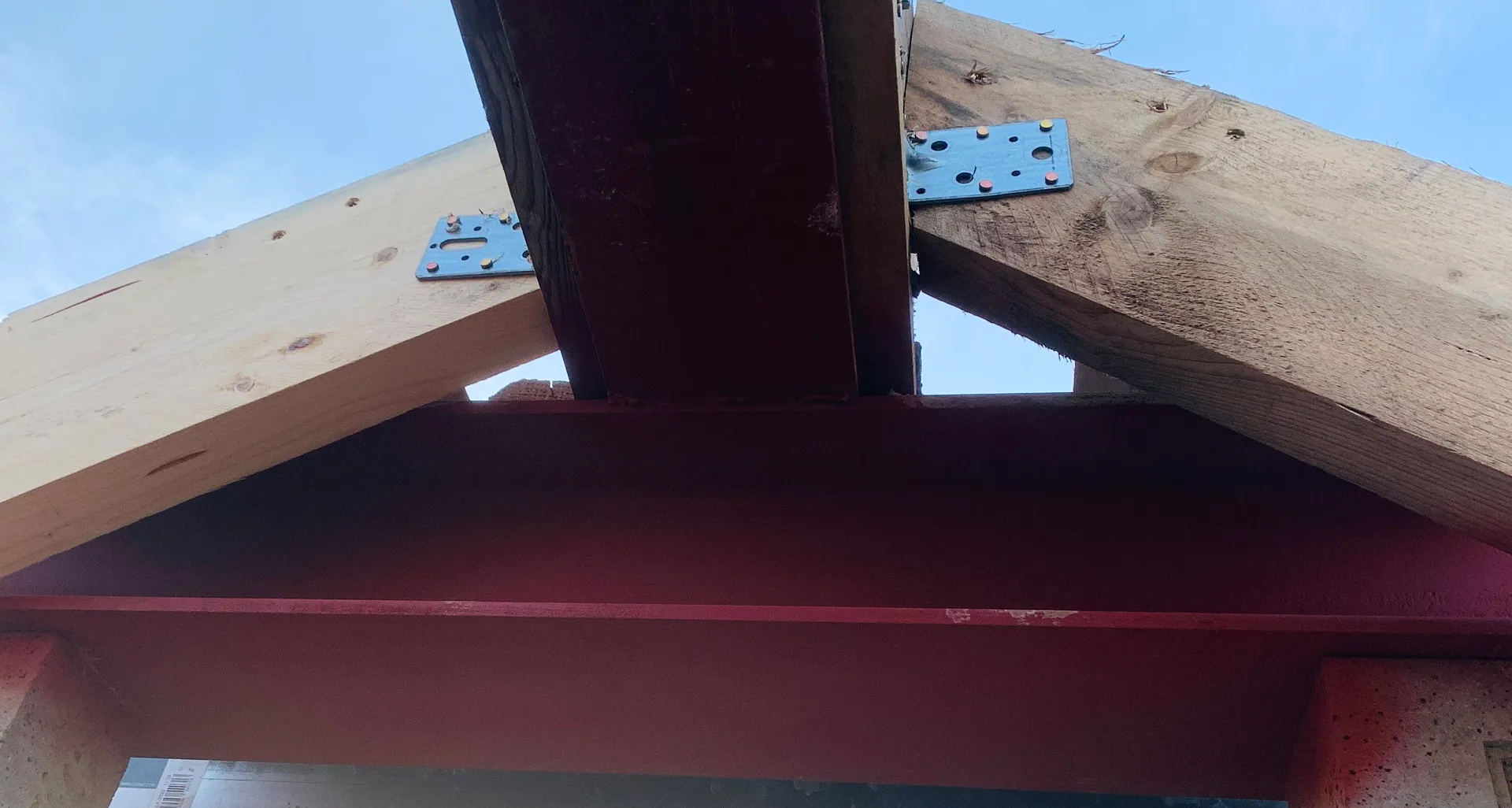Steel connection within roof structure
